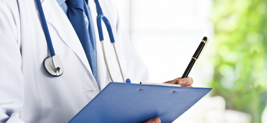 ФОМС разъяснил условия участия практикующих врачей в экспертизах
